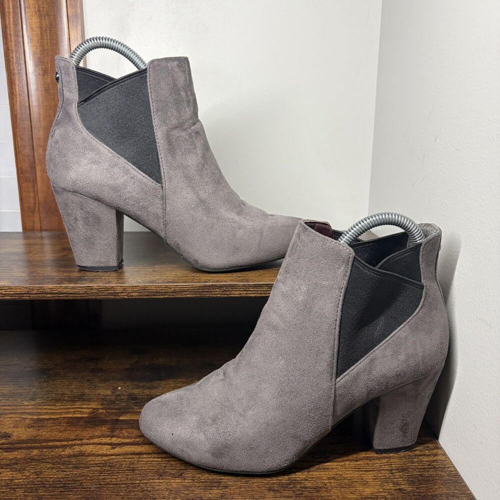 BCBG Generation Chelsea Ankle Boots Gray Suede Block Heel Womens 7